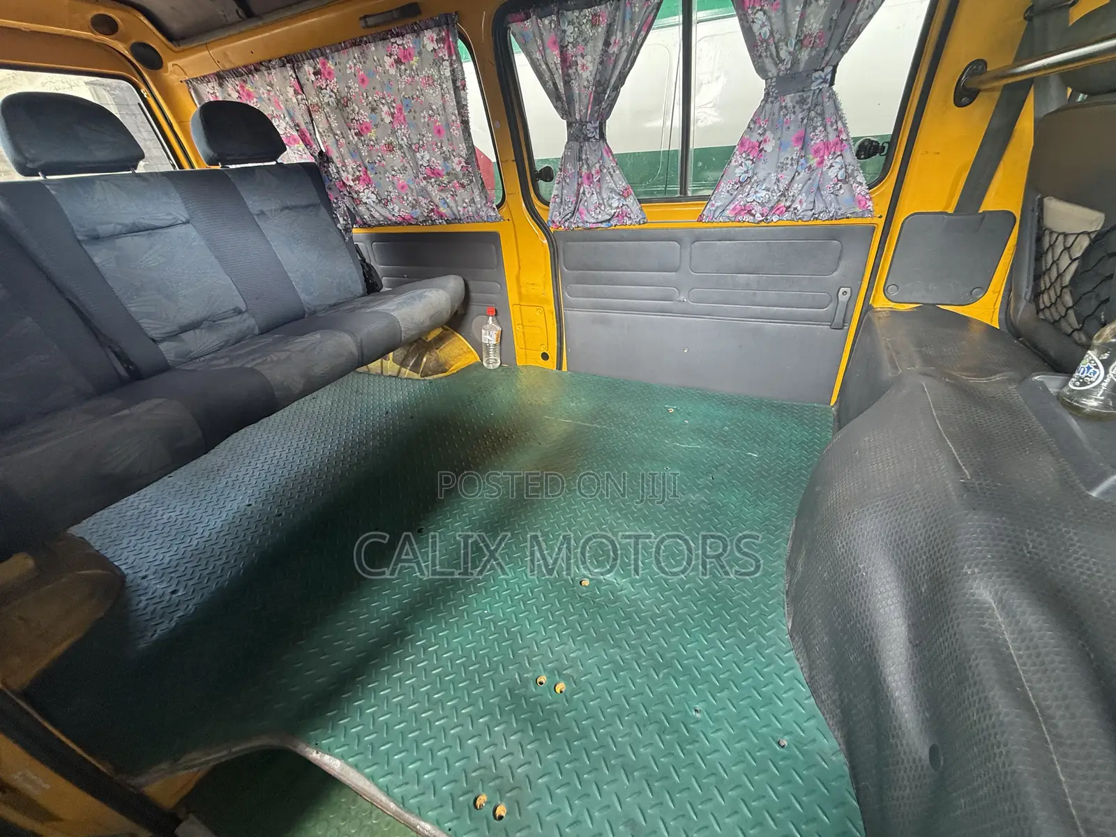 Mitsubishi L300 2006 Yellow