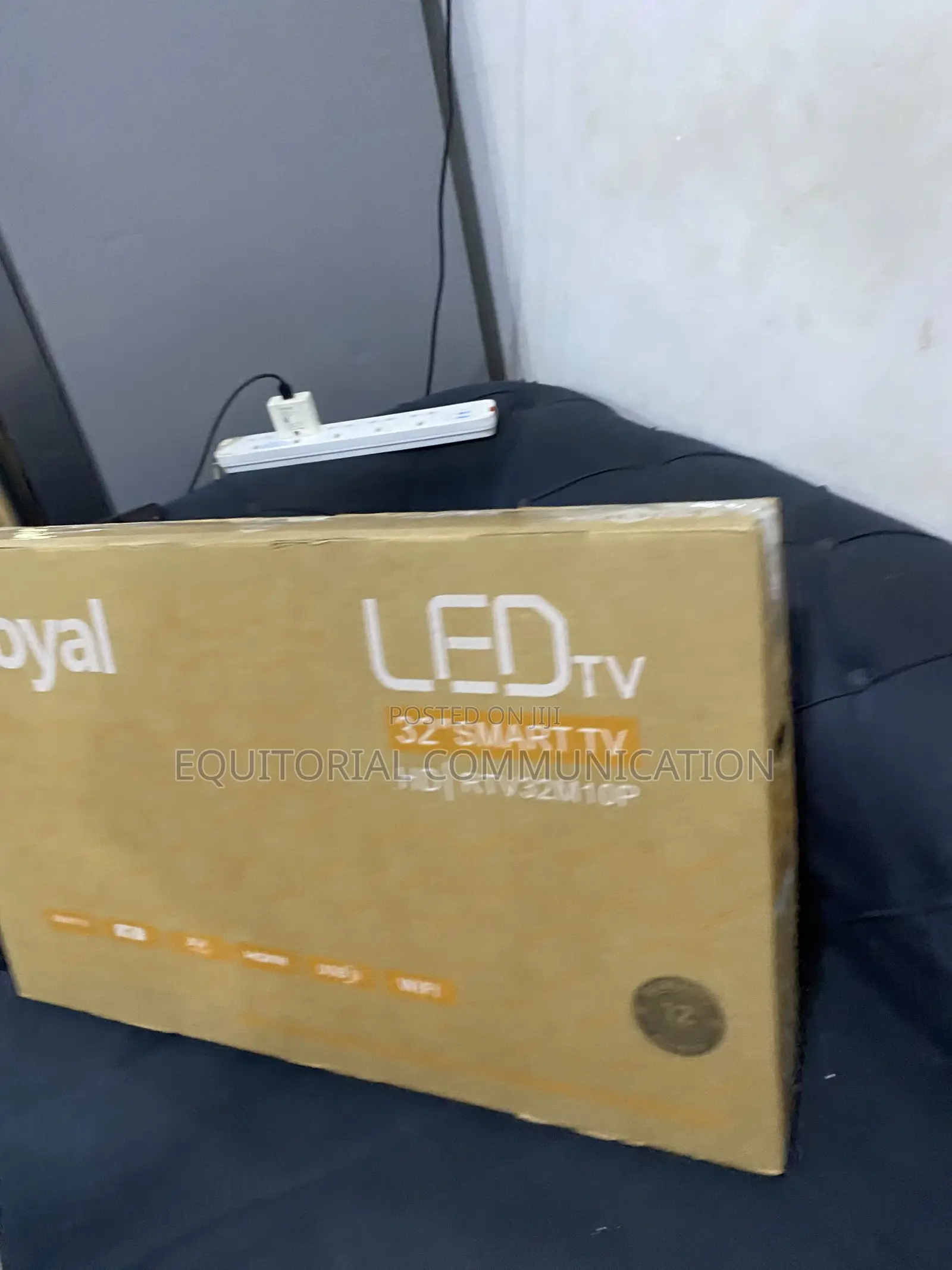 Royal 32-Inch Smart TV for Indoor Entertainment RTV32M10P