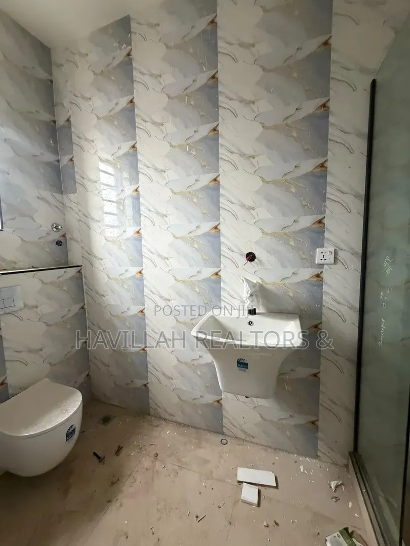 5bdrm Duplex in Adeniyi Jones for sale