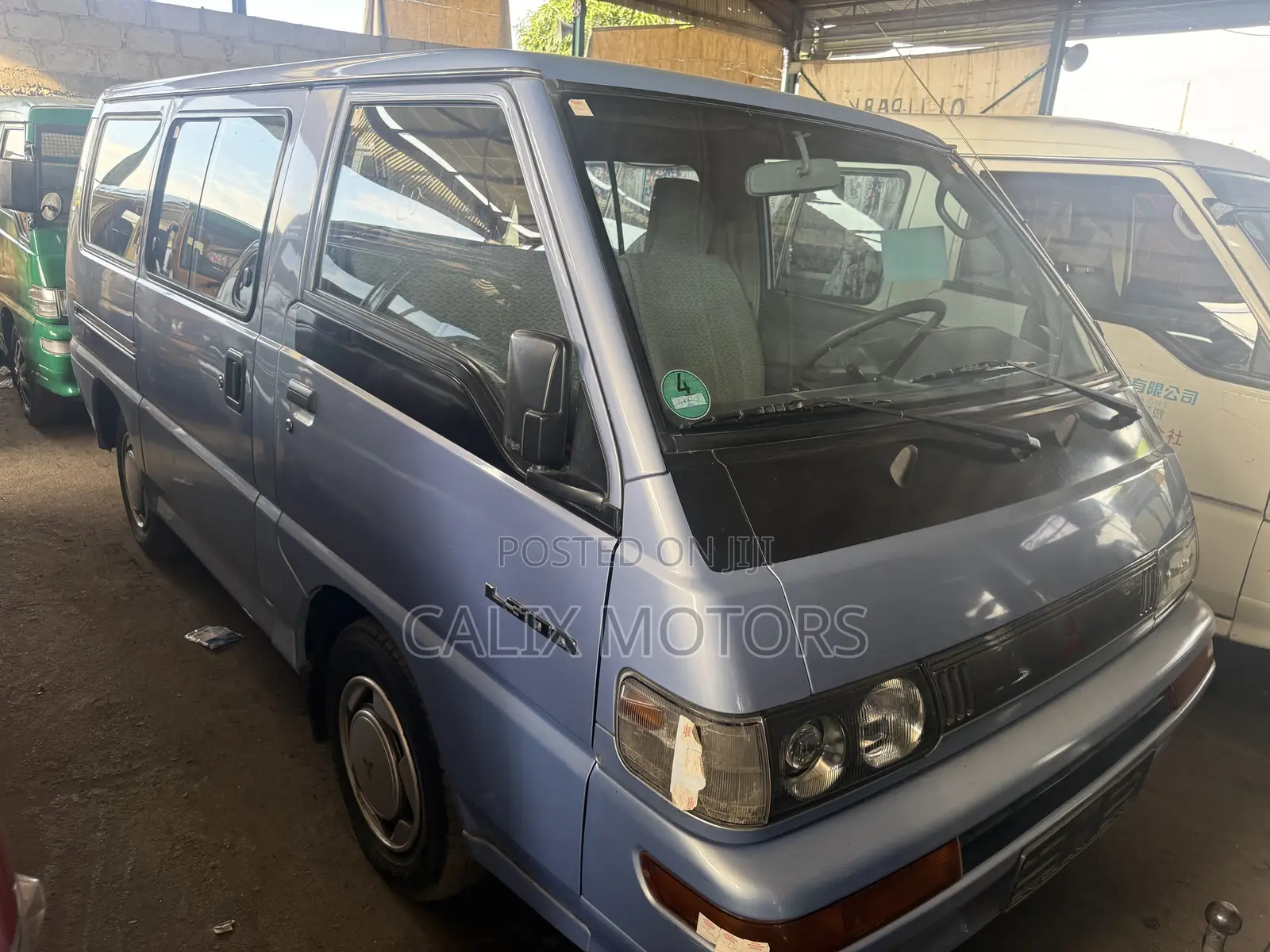 Mitsubishi L300 2009 Blue