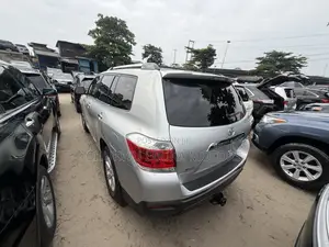 Toyota Highlander Limited 3.5l 4WD 2013 Silver