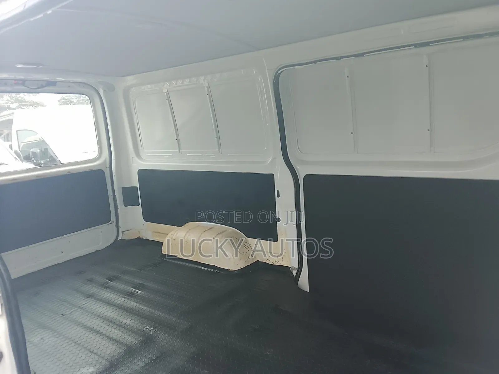 Toyota HiAce 2015 White