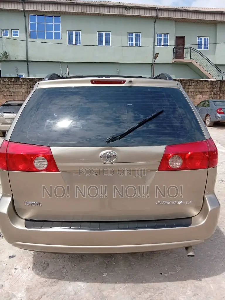 Toyota Sienna LE 4WD 2007