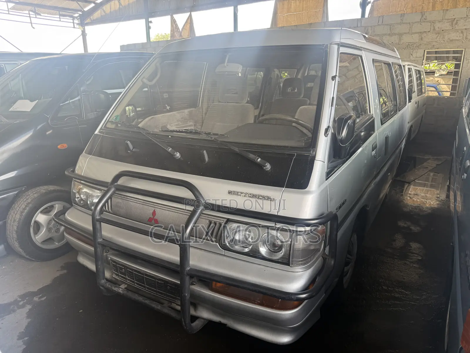 Mitsubishi L300 2006 Silver