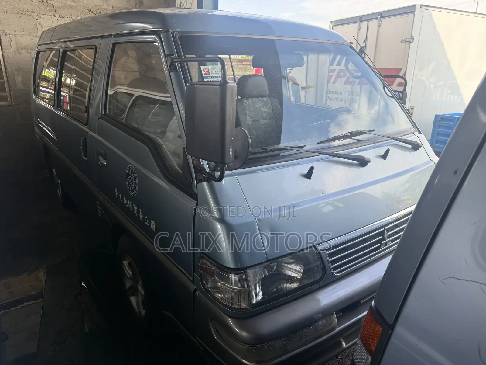Mitsubishi L300 2008 Blue