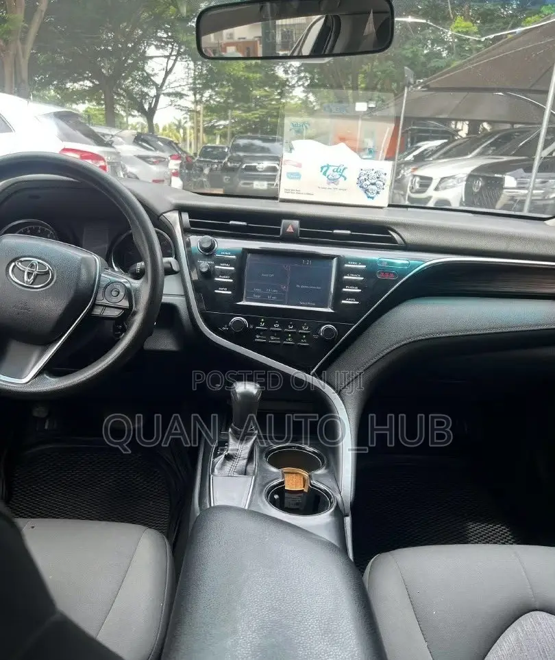 Toyota Camry LE FWD (2.5L 4cyl 8AM) 2018 Black
