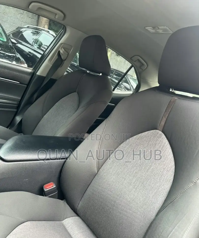 Toyota Camry LE FWD (2.5L 4cyl 8AM) 2018 Black