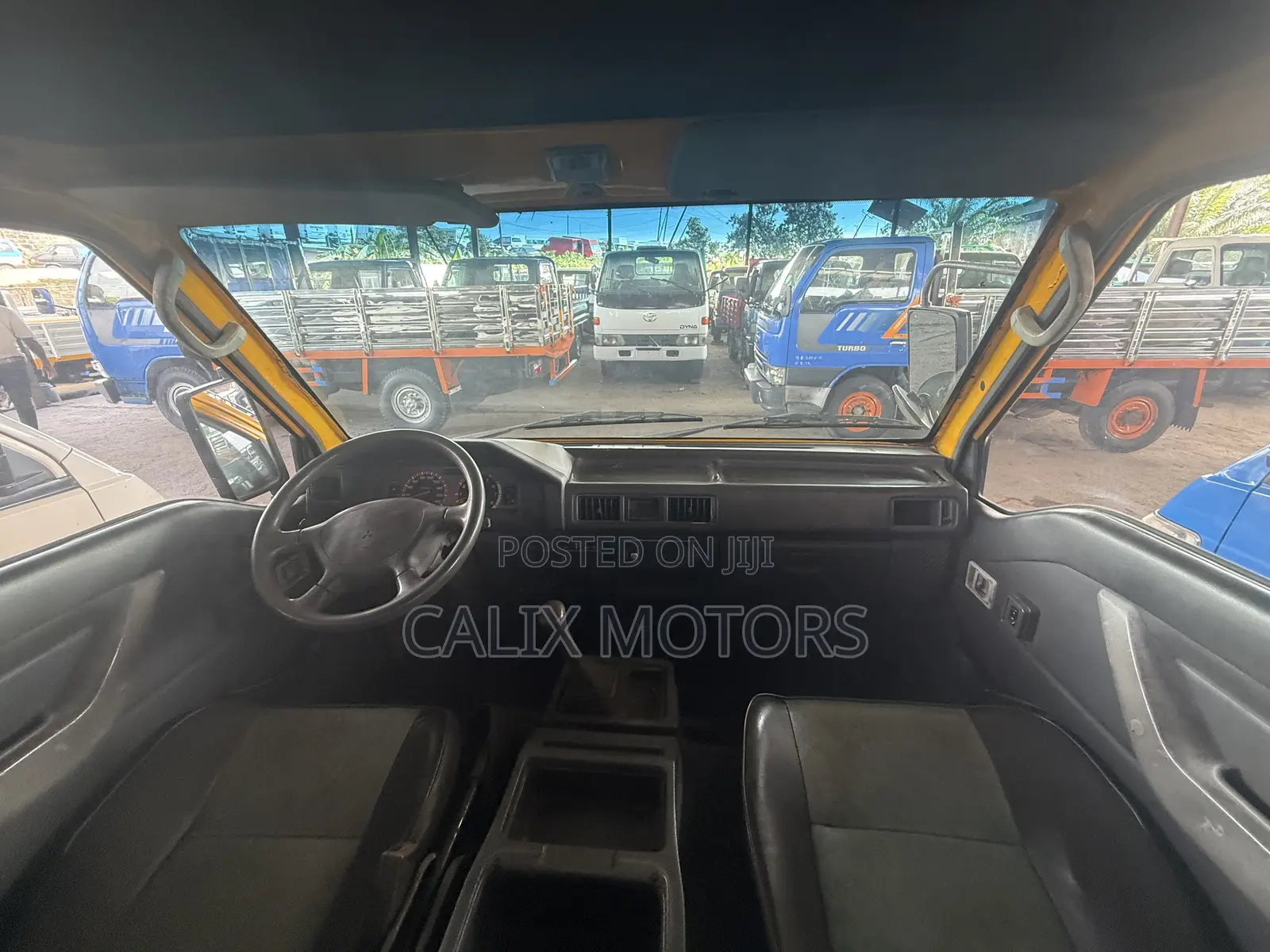 Mitsubishi L300 2005 Yellow