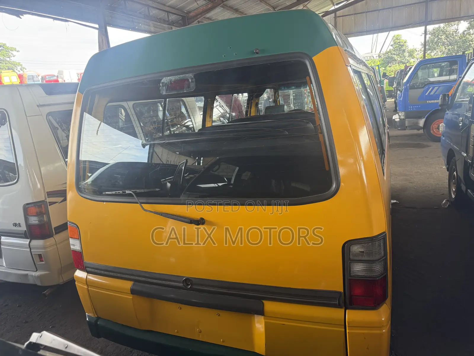 Mitsubishi L300 2005 Yellow