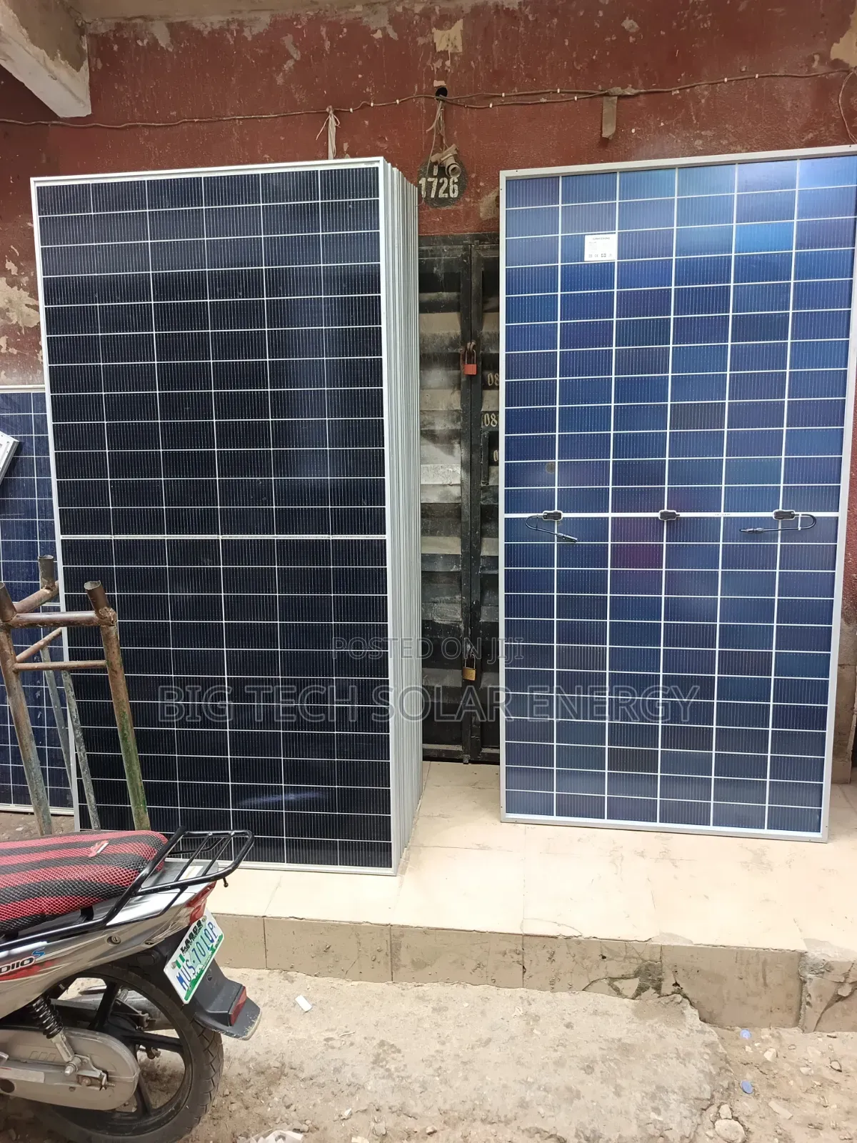 650watt Jinko Solar Panel 144cells