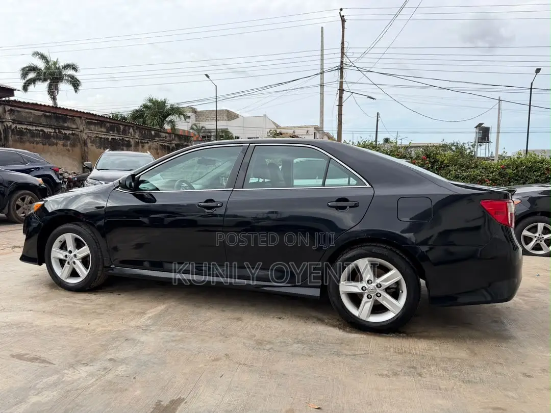 Toyota Camry SE 4dr Sedan (2.5L 4cyl 6A) 2013 Black