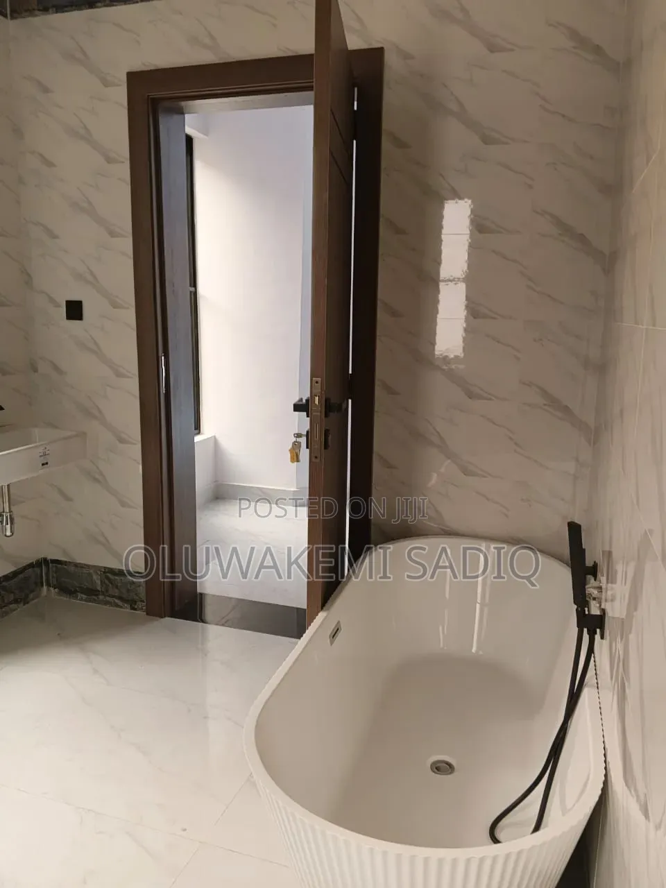 5bdrm Duplex in Ikeja Gra for sale