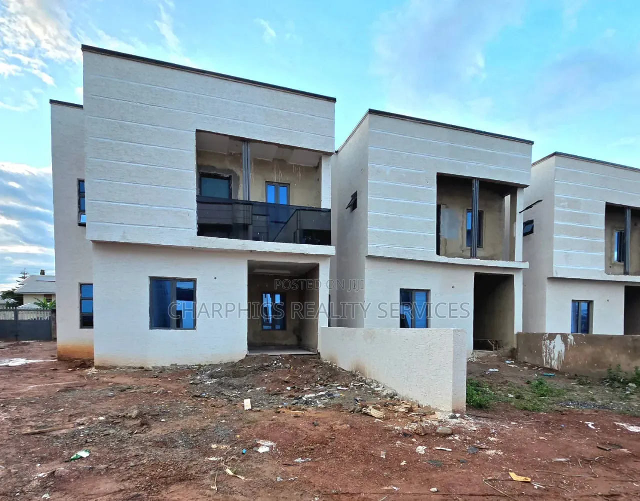 4bdrm Duplex in Gaduwa for sale
