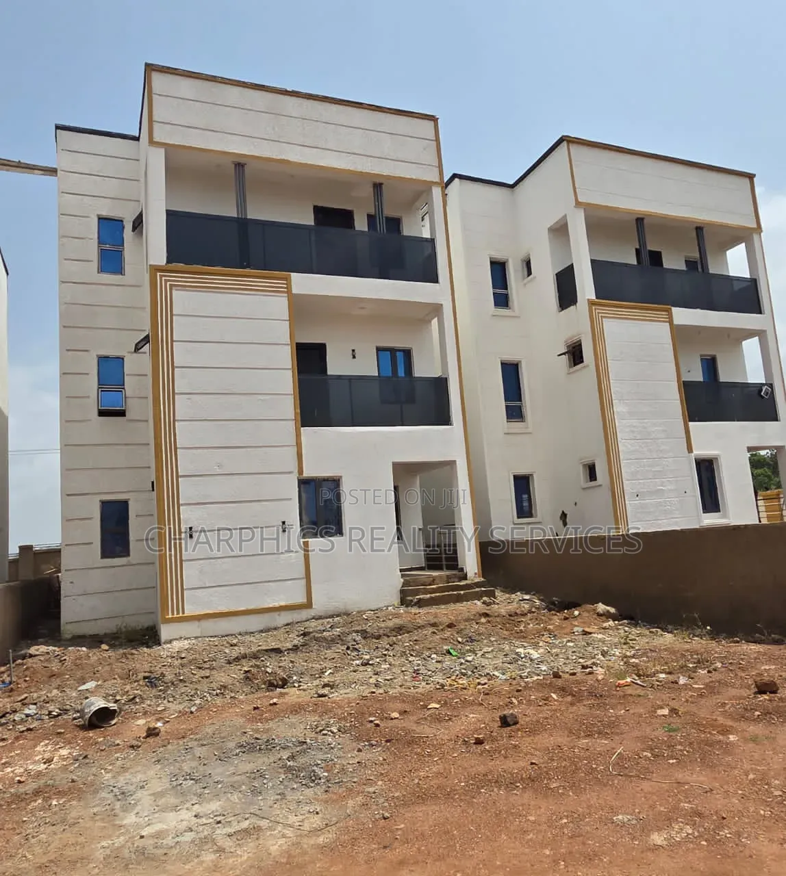 4bdrm Duplex in Gaduwa for sale
