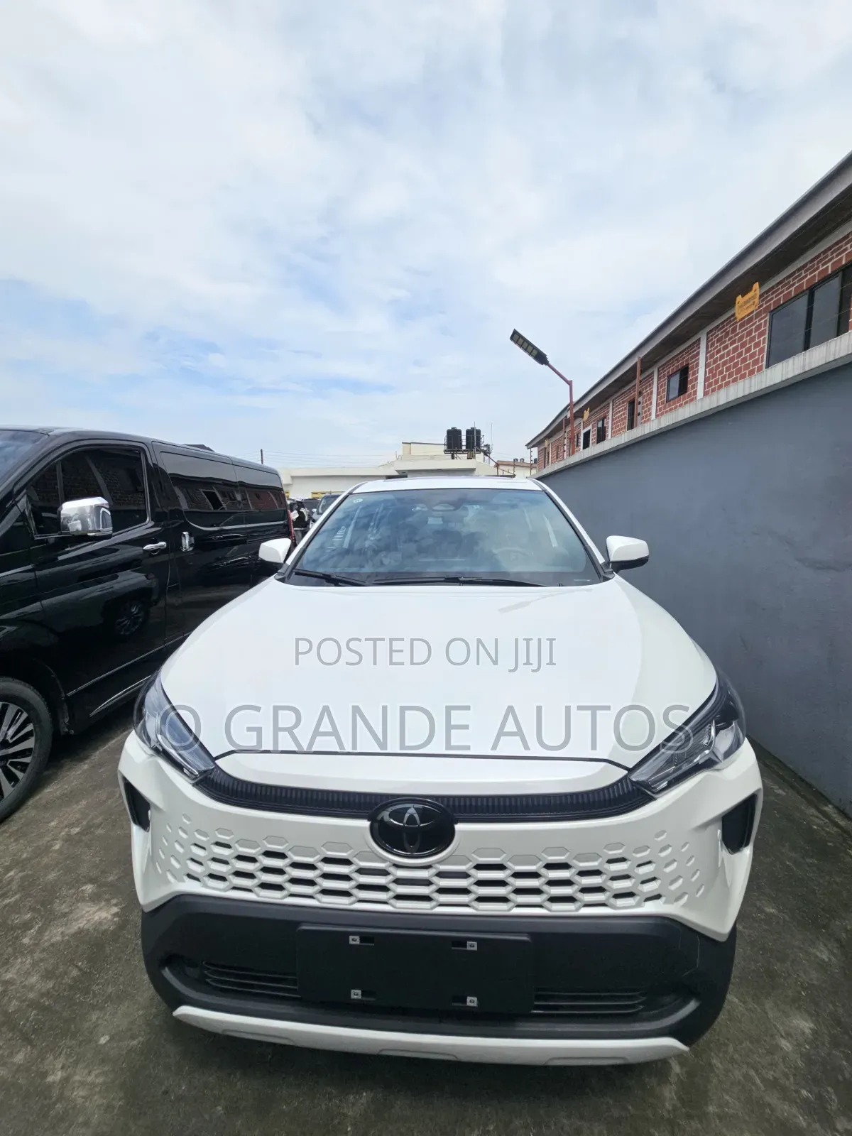 New Toyota Corolla Cross LE 2026 White