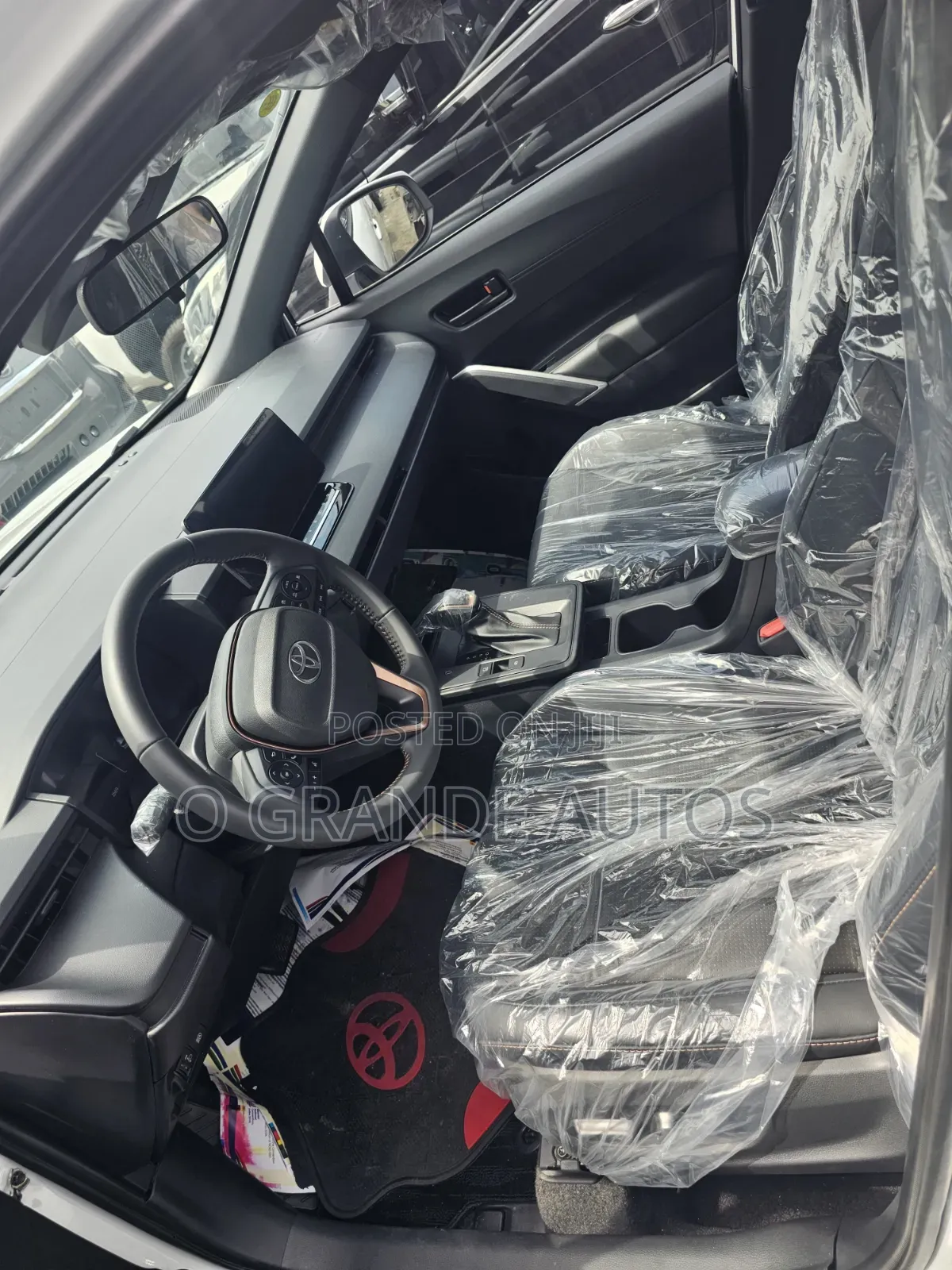 New Toyota Corolla Cross LE 2026 White