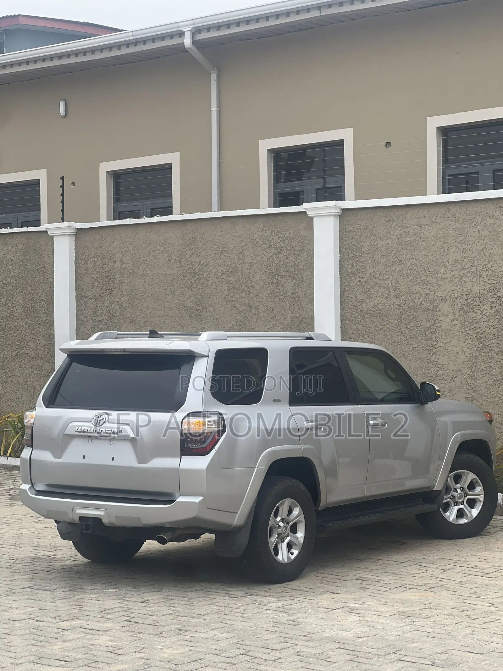 Toyota 4-Runner SR5 4dr 4x4 (4.0L 6cyl 5A) 2017 Silver