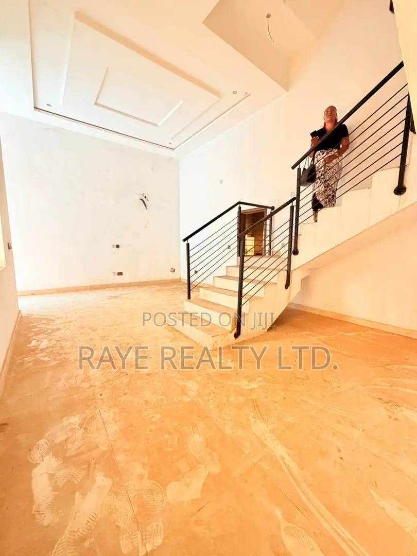 4bdrm Duplex in Allen Avenue for sale
