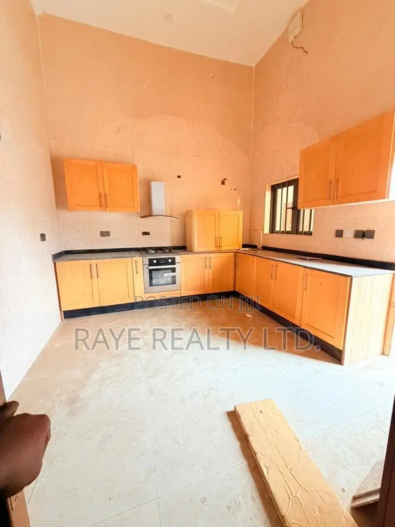 4bdrm Duplex in Allen Avenue for sale