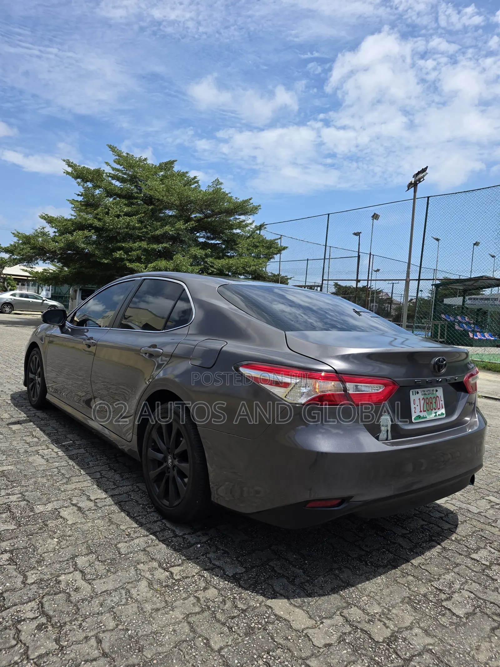 Toyota Camry LE FWD (2.5L 4cyl 8AM) 2018 Gray
