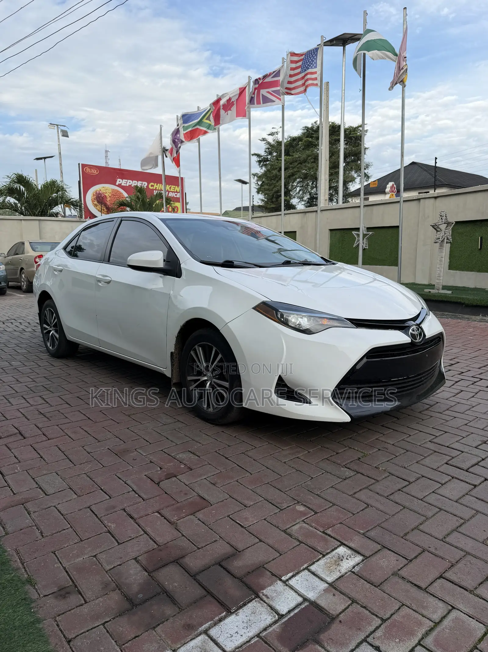 Toyota Corolla LE 4dr Sedan (1.8L 4cyl CVT) 2017 White