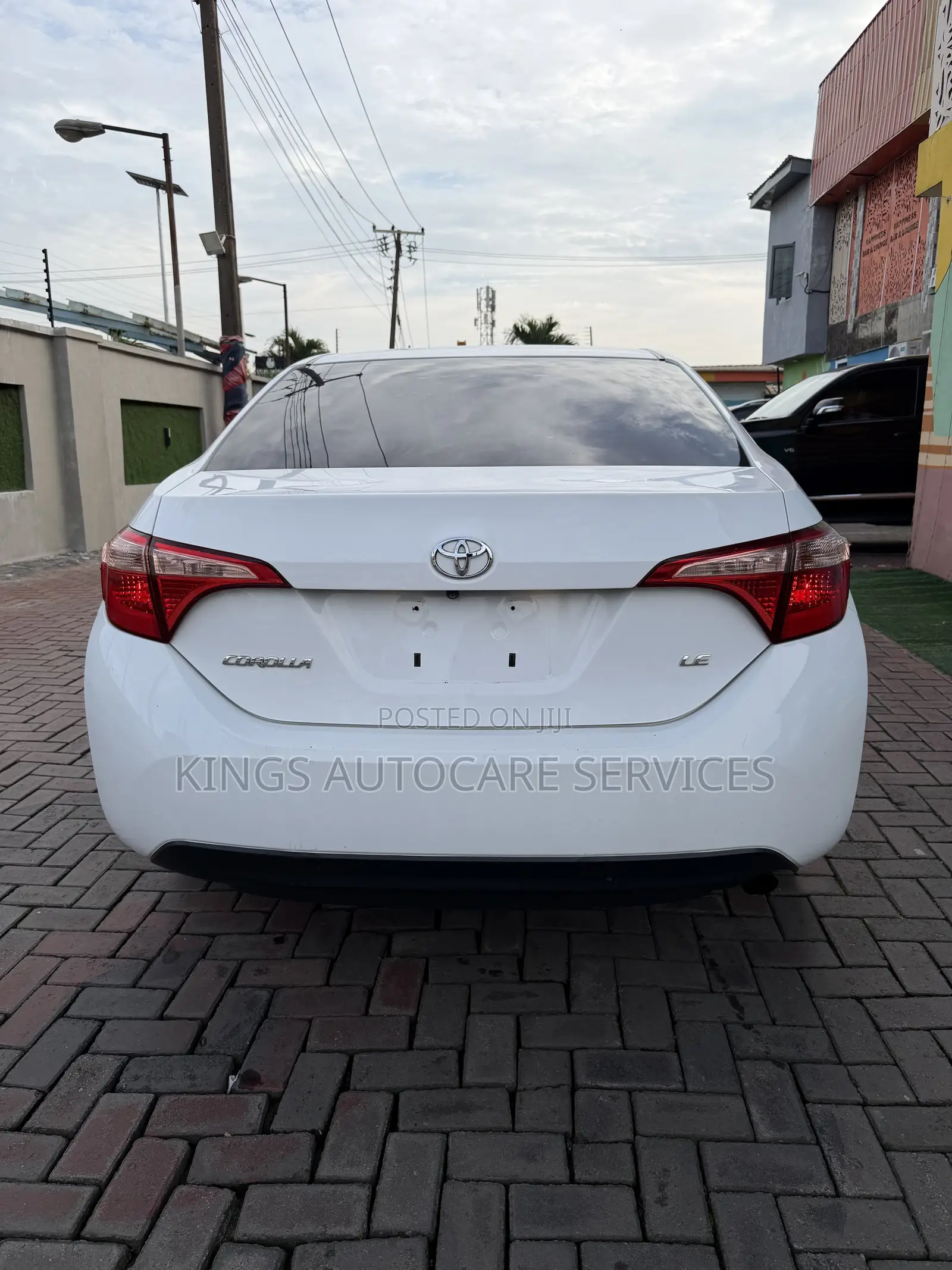 Toyota Corolla LE 4dr Sedan (1.8L 4cyl CVT) 2017 White