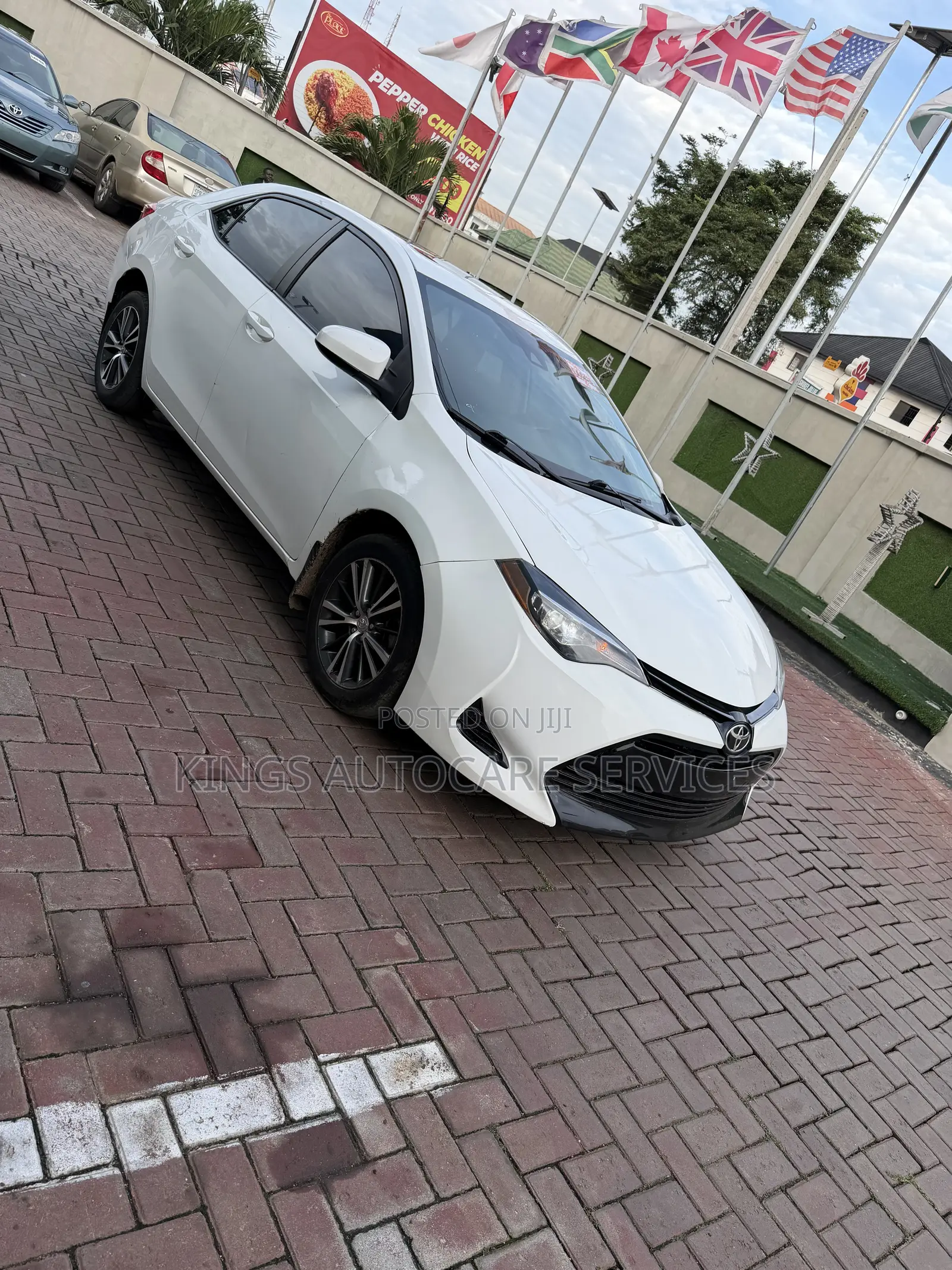 Toyota Corolla LE 4dr Sedan (1.8L 4cyl CVT) 2017 White