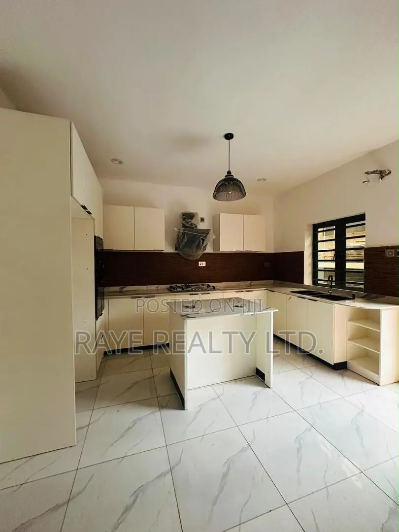 5bdrm Duplex in Gbagada for sale
