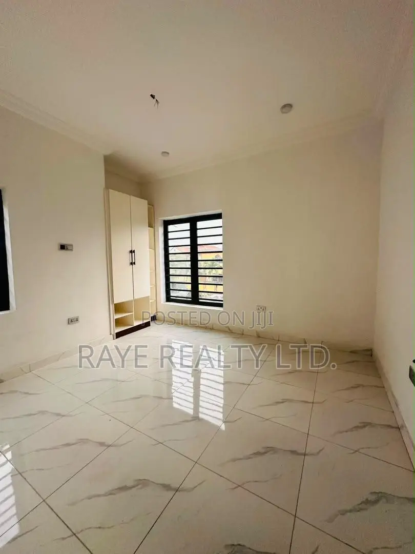 5bdrm Duplex in Gbagada for sale
