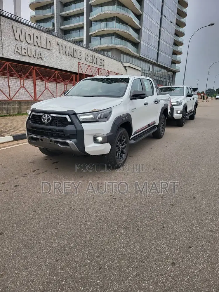 New Toyota Hilux High 2026 White