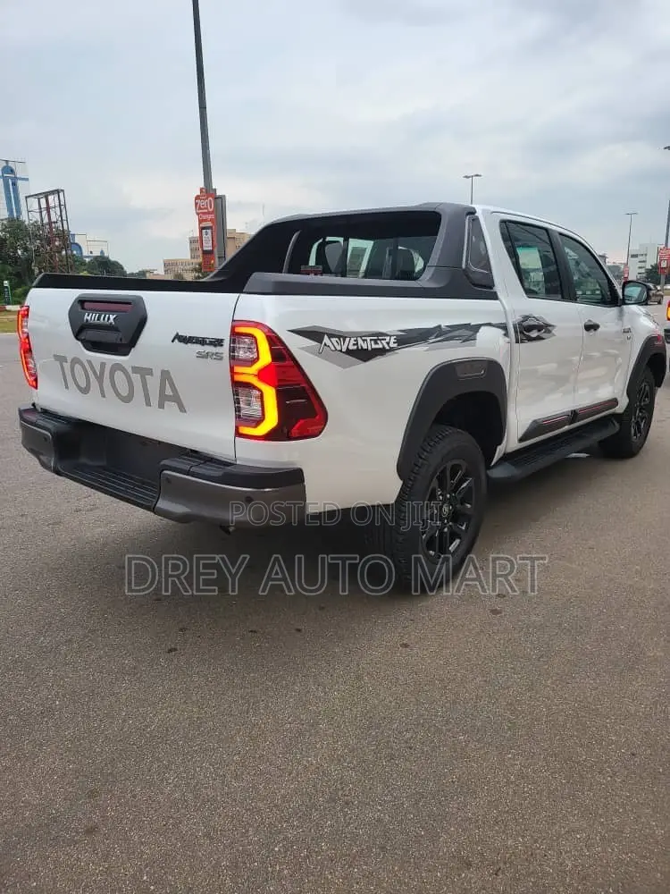 New Toyota Hilux High 2026 White