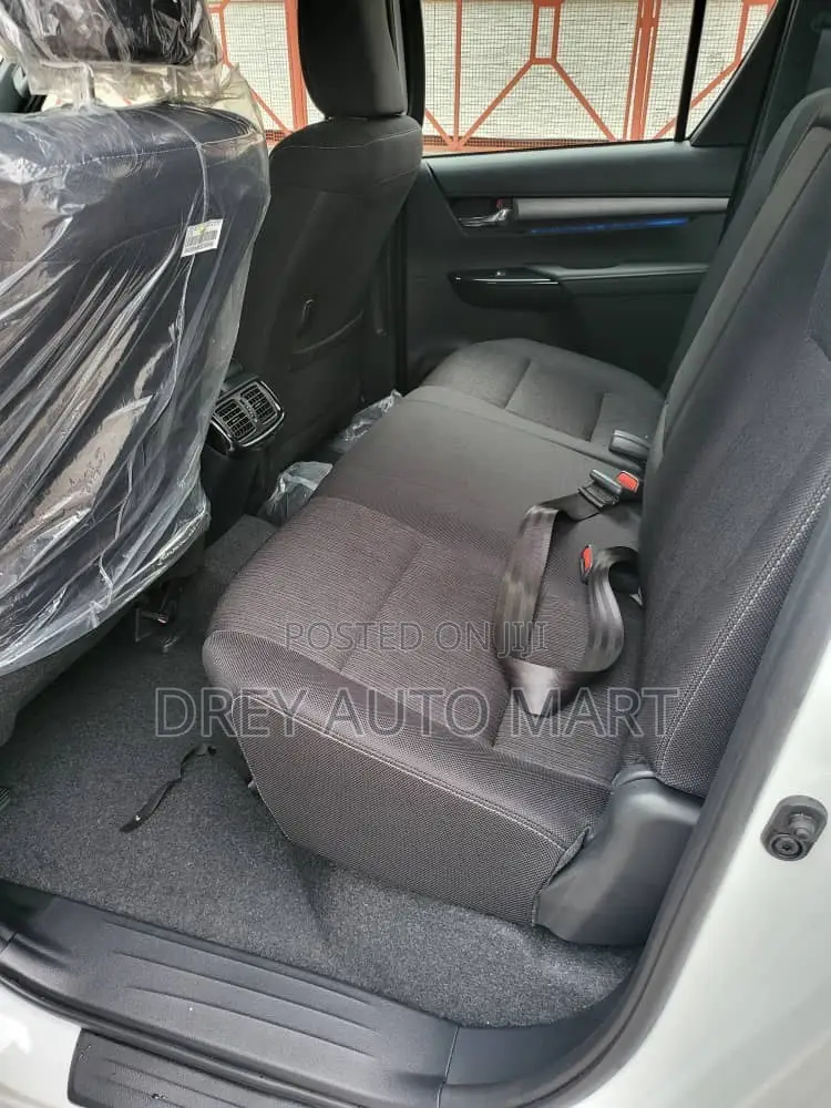 New Toyota Hilux High 2026 White