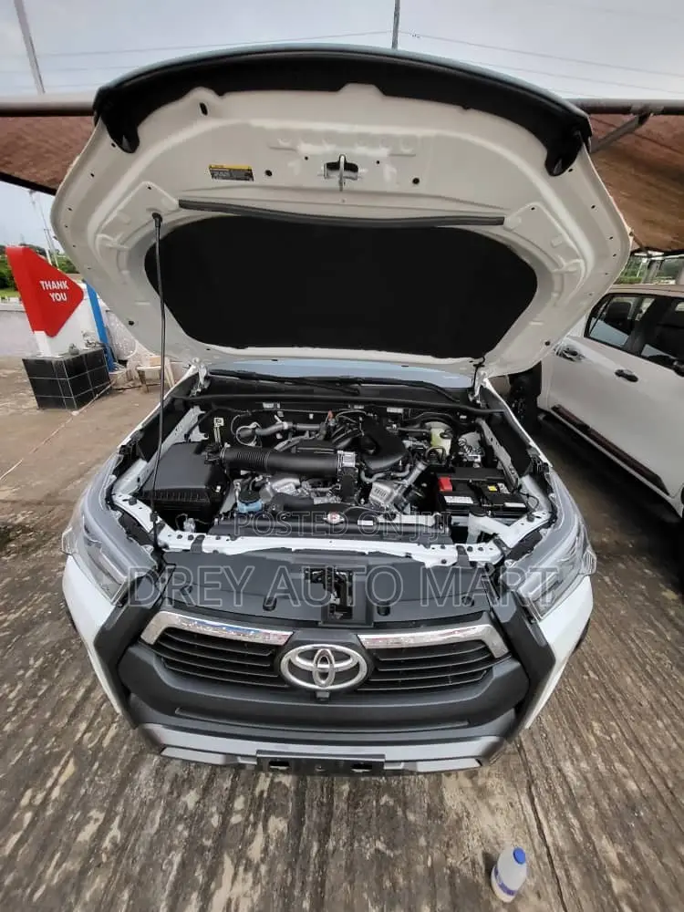 New Toyota Hilux High 2026 White