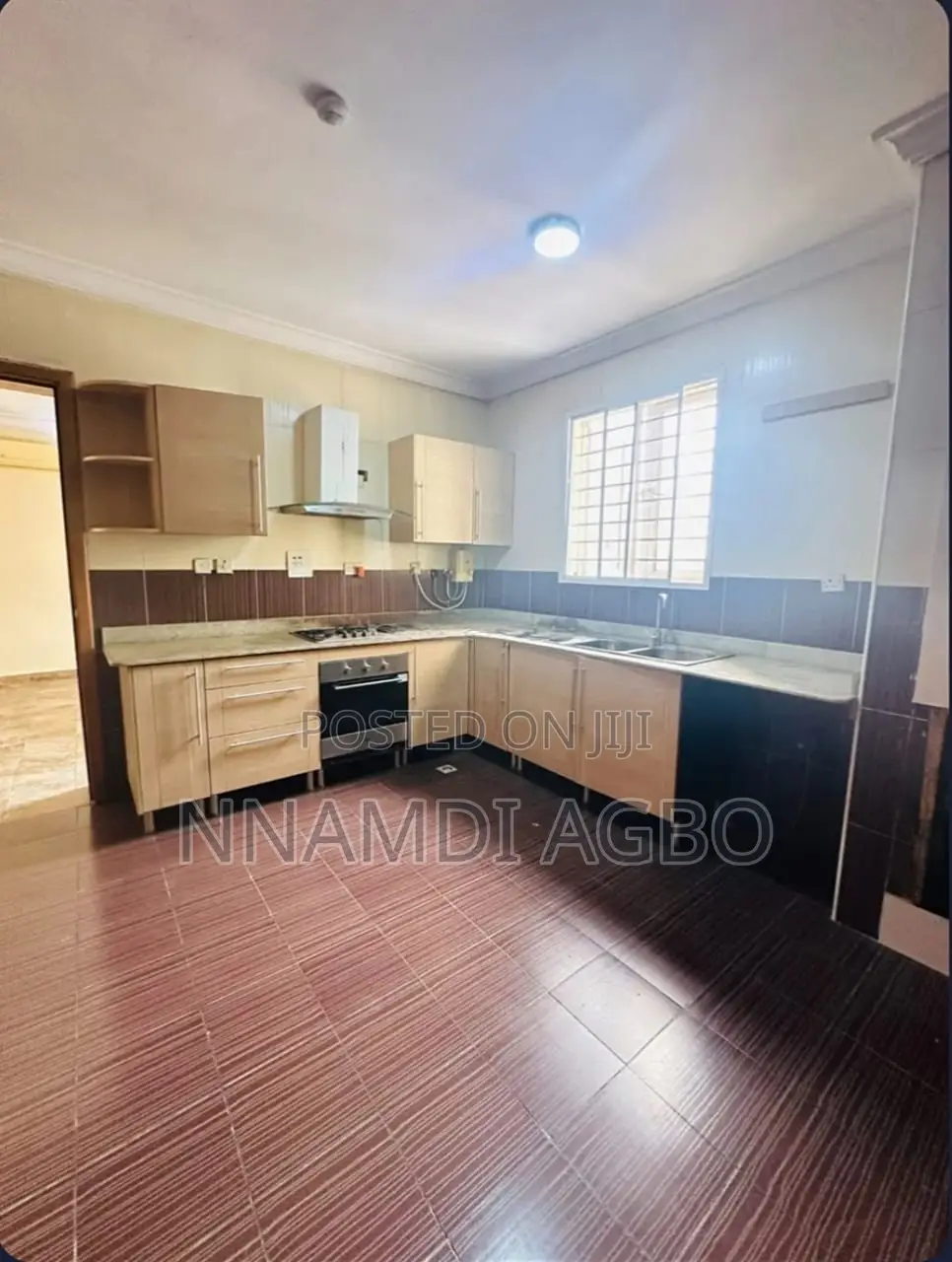 3bdrm Apartment in Lekki Phase 1 for rent