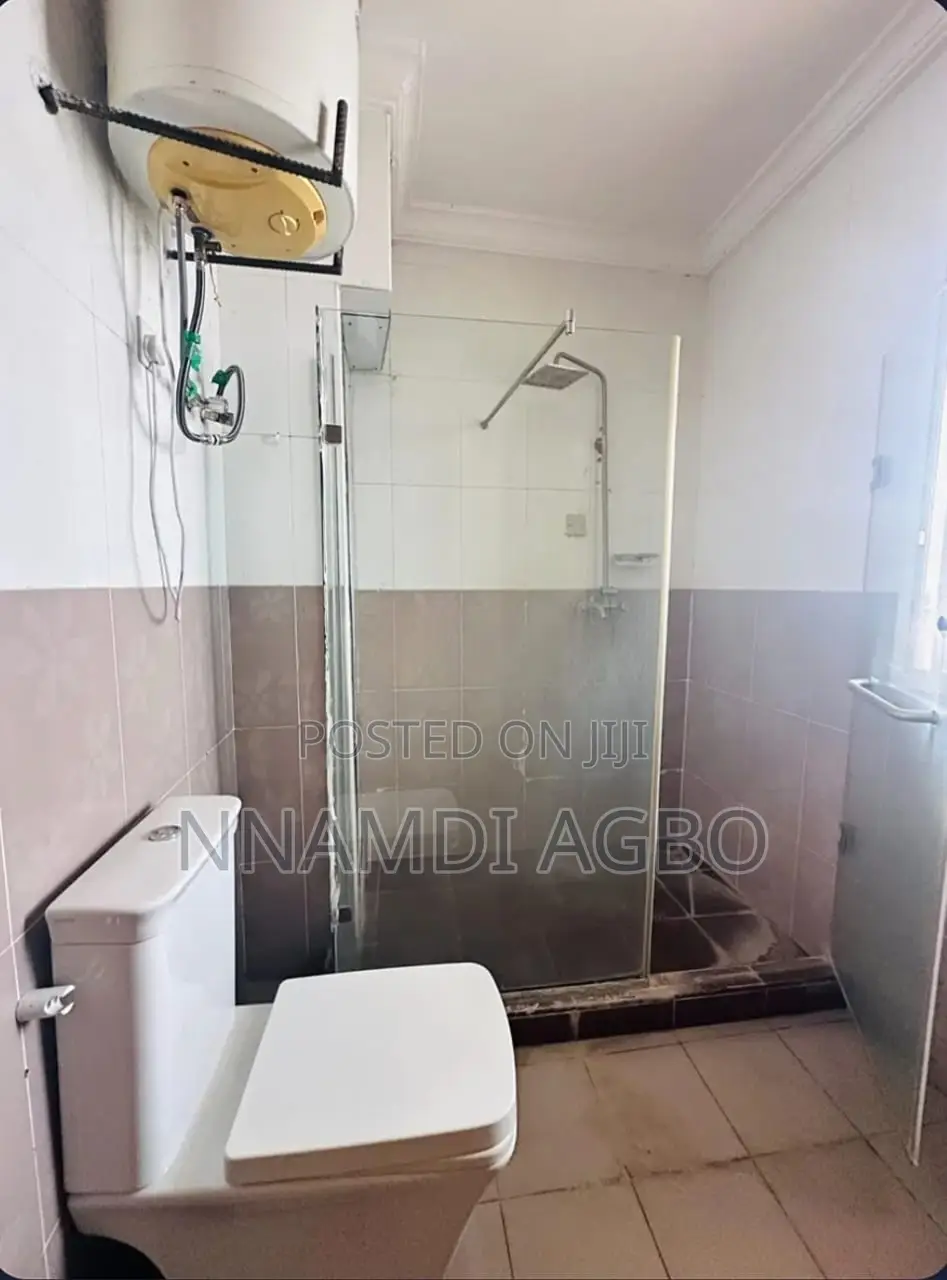 3bdrm Apartment in Lekki Phase 1 for rent