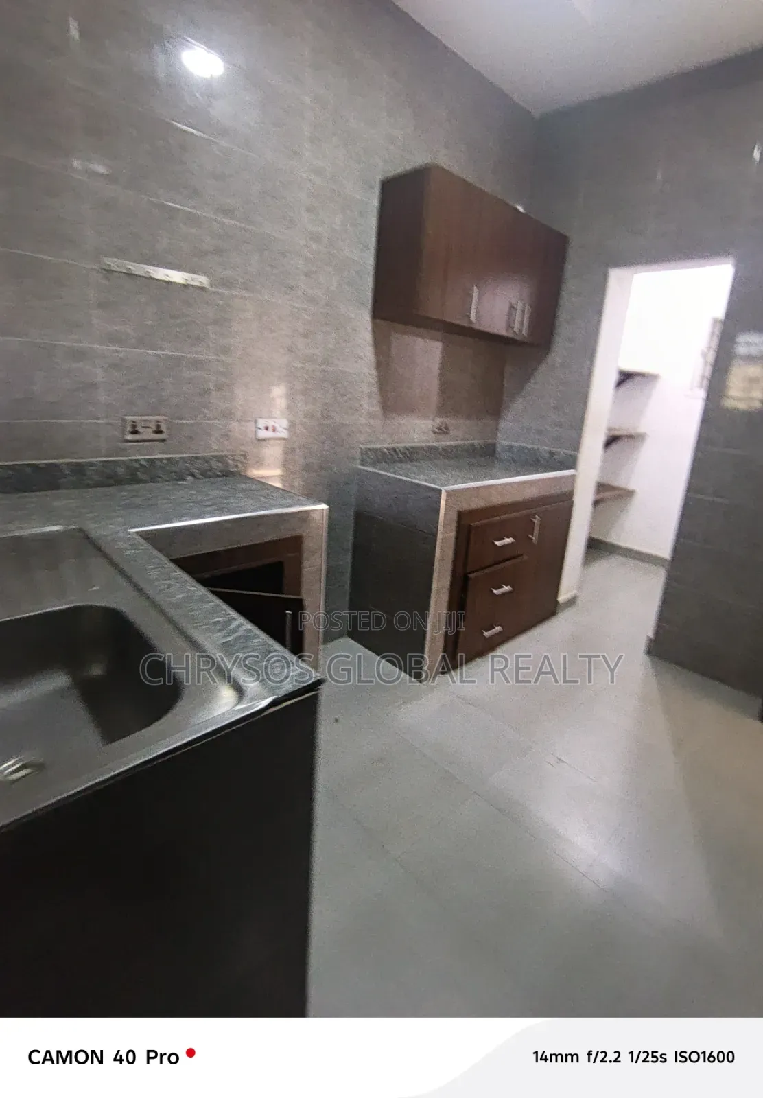 3bdrm Block of Flats in Okebadan Estate for rent
