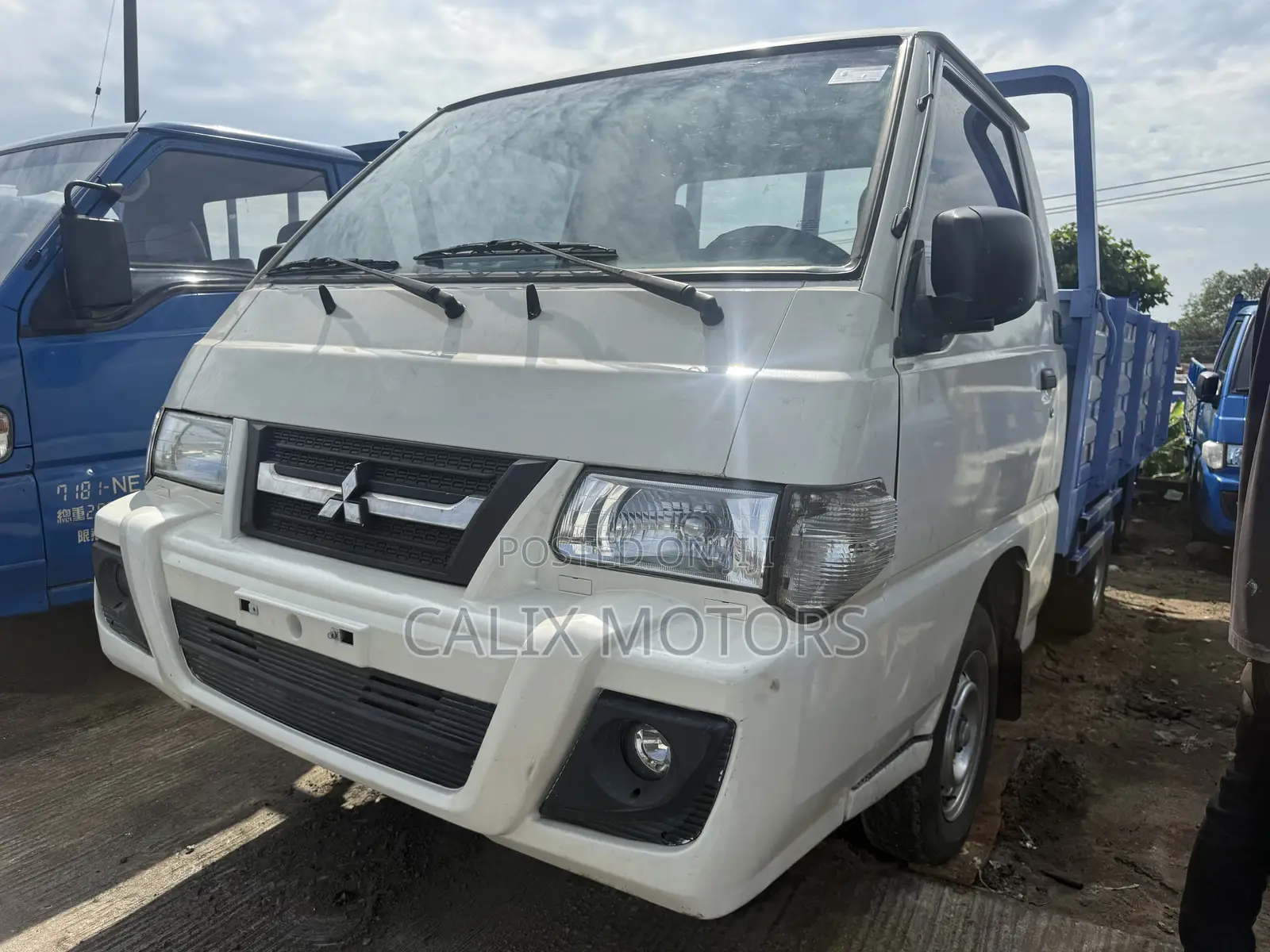 Foreign Used Mitsubishi L300 Pick-Up Mini Truck.