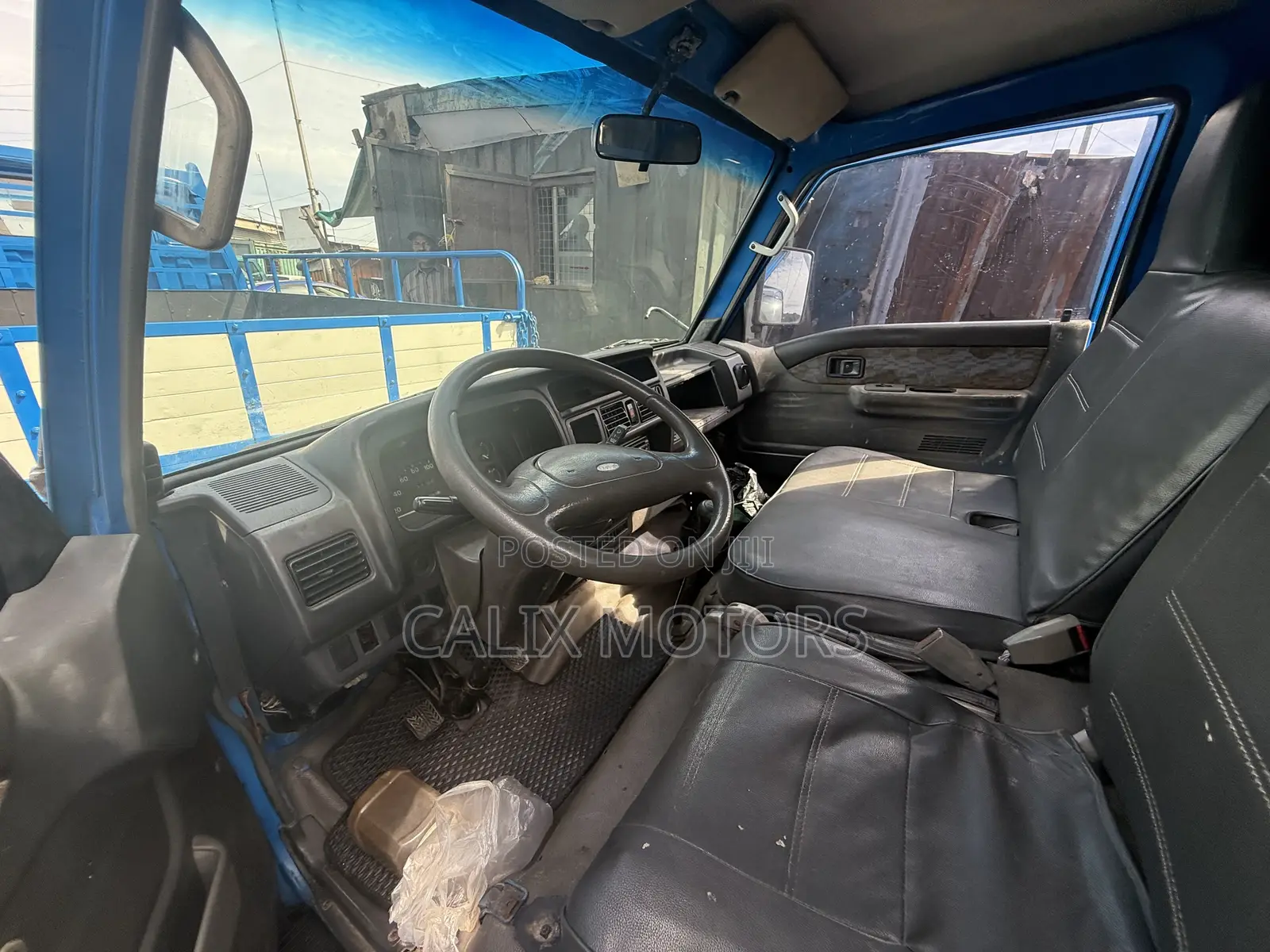 Foreign Used Ford Pick - Up Mini Cover Body Truck.