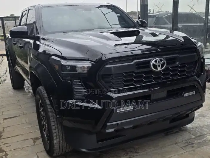 Toyota Tacoma 2024 Black