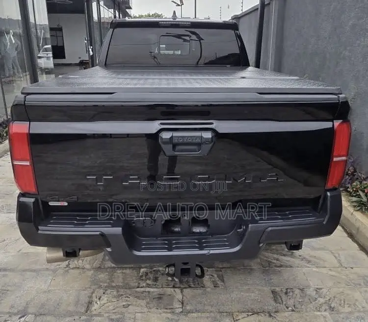 Toyota Tacoma 2024 Black