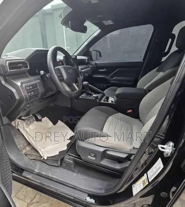Toyota Tacoma 2024 Black
