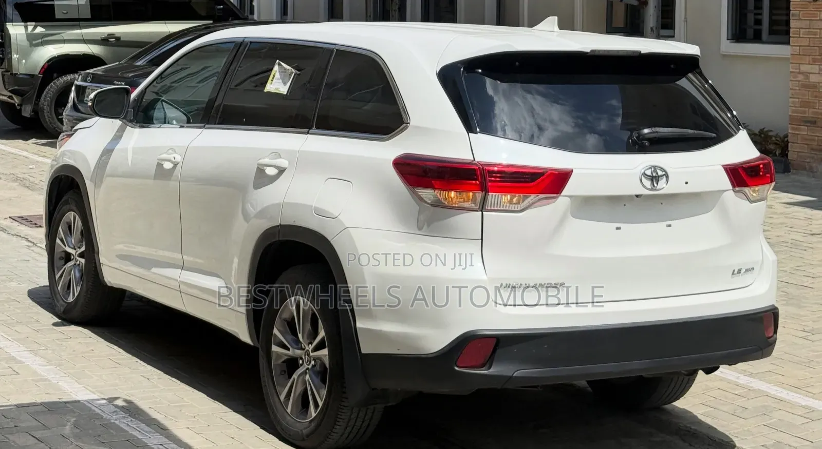 Toyota Highlander LE V6 4x4 (3.5L 6cyl 6A) 2016 White