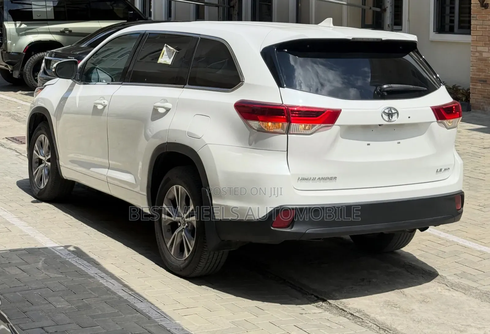 Toyota Highlander LE V6 4x4 (3.5L 6cyl 6A) 2016 White