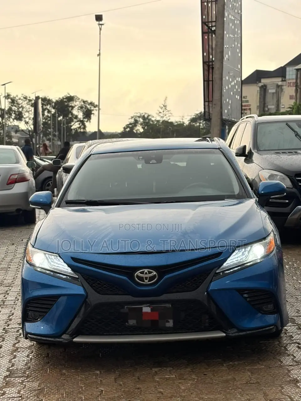 Toyota Camry SE FWD (2.5L 4cyl 8AM) 2018 Blue