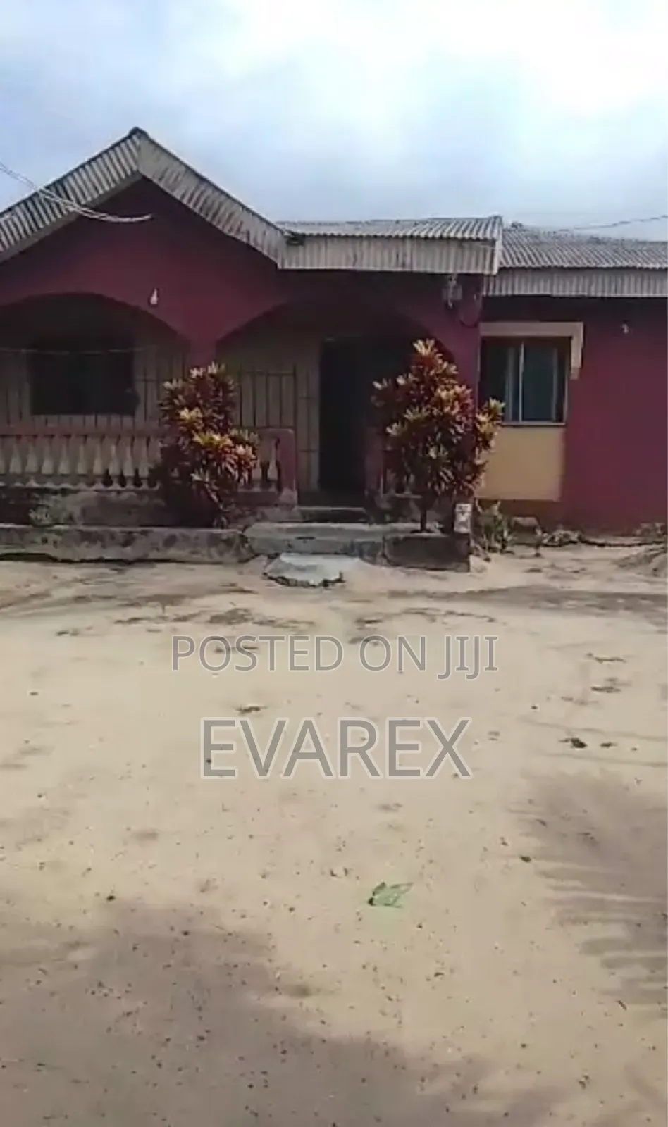 7bdrm Block of Flats in Iba / Ojo for sale