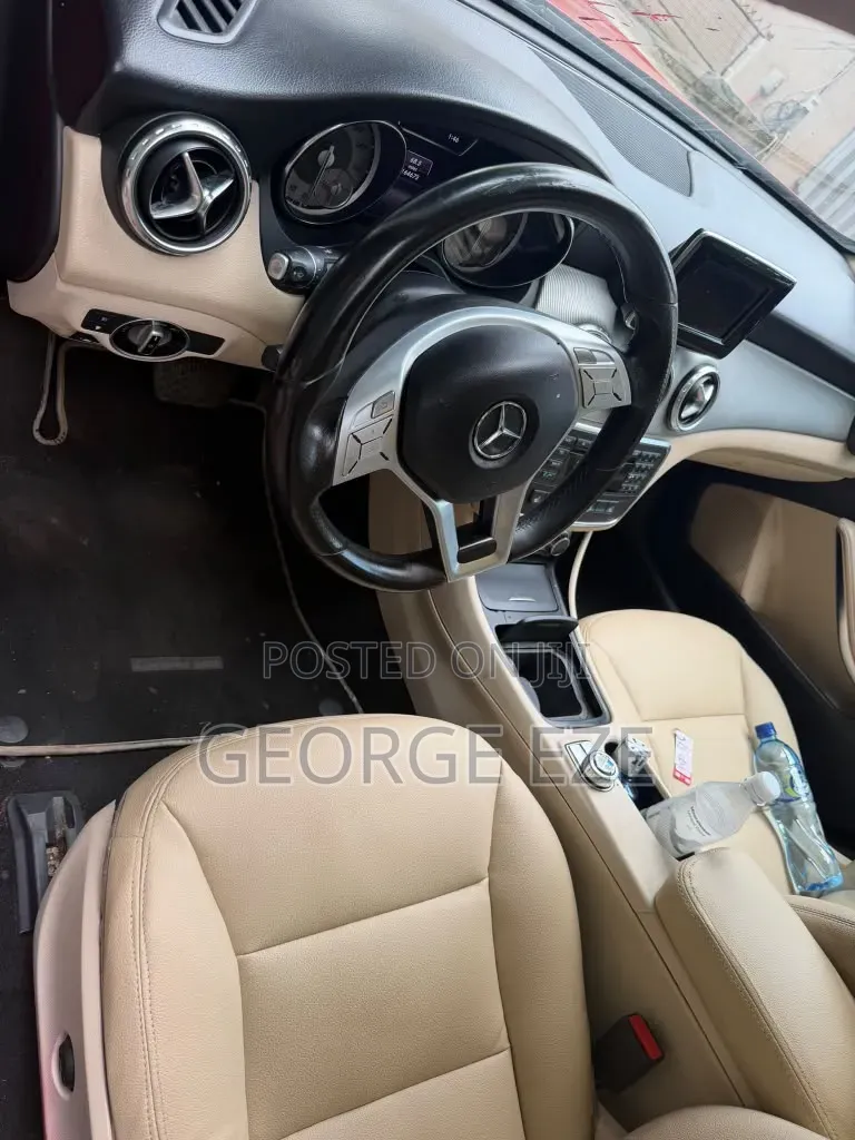 Mercedes-Benz GLA 250 2016 Red