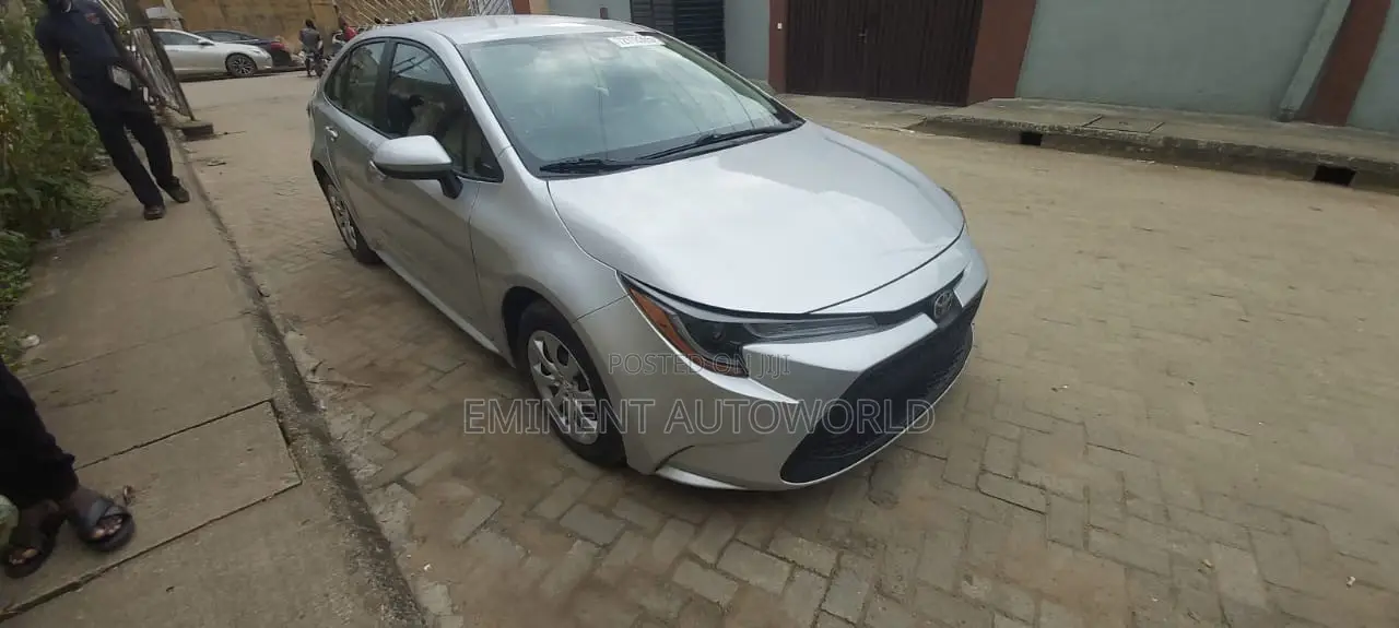 Toyota Corolla LE 2021 Silver
