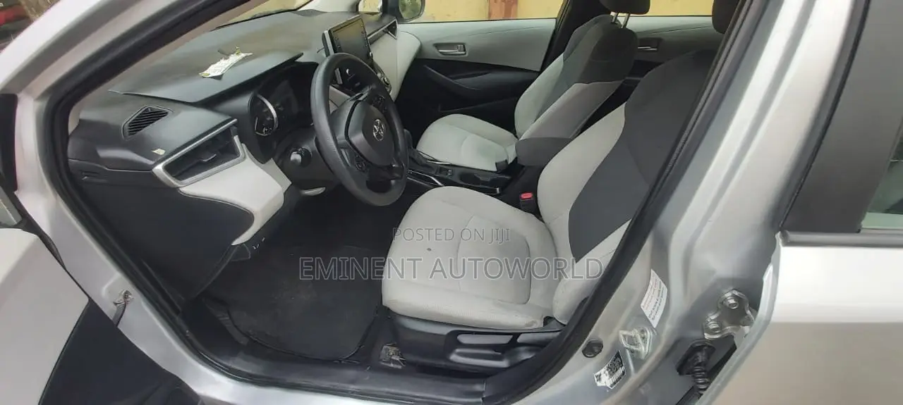 Toyota Corolla LE 2021 Silver
