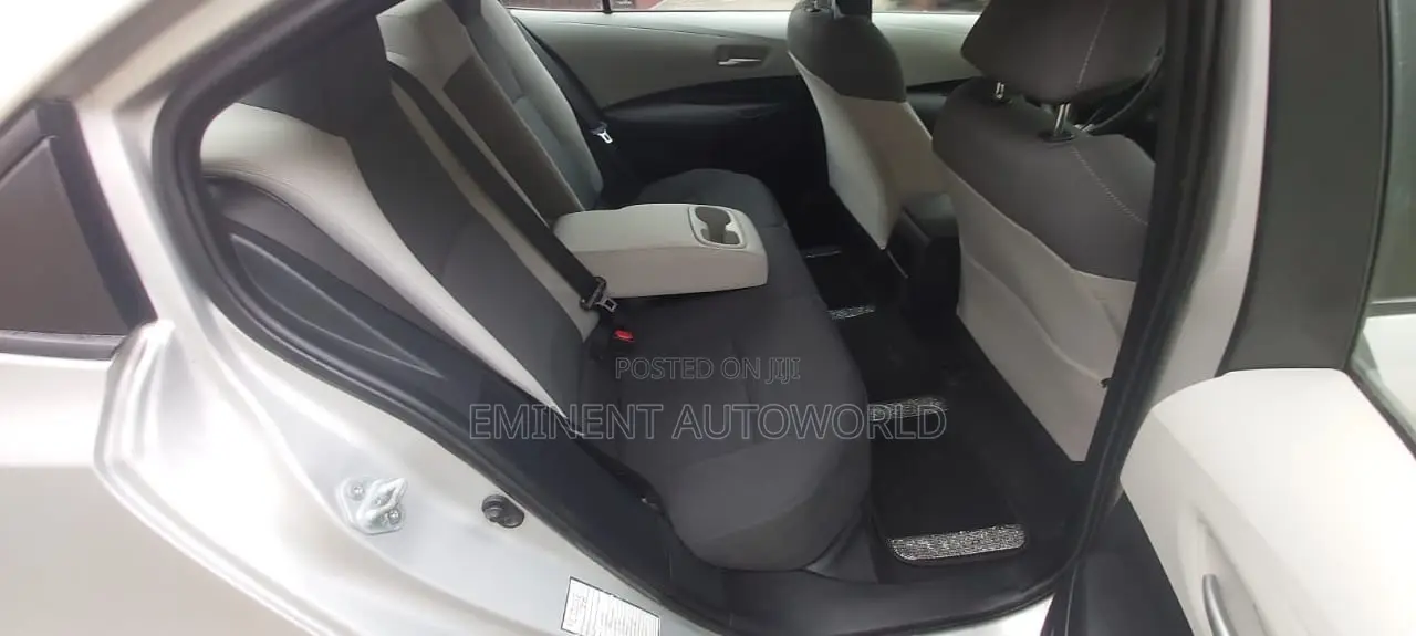 Toyota Corolla LE 2021 Silver