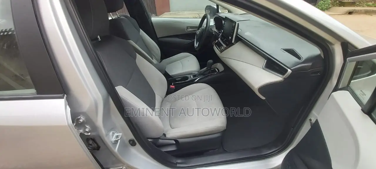 Toyota Corolla LE 2021 Silver